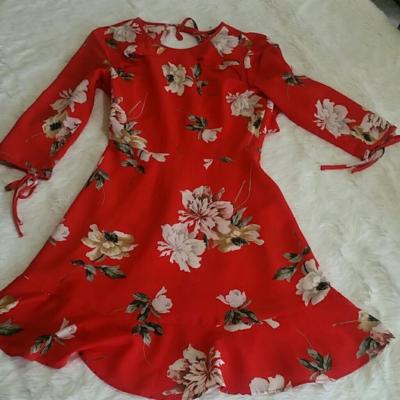 Topshop Dresses & Skirts - NWOT TOPSHOP red floral summer dress size 2